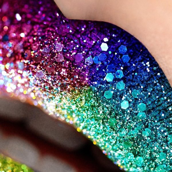 Губы с блестками