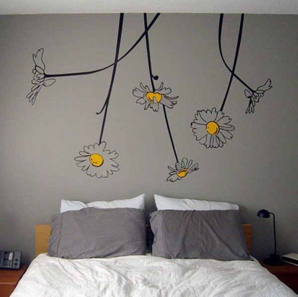 Декоративная разрисовка стен в спальне