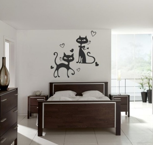 Рисунок на стене в спальне