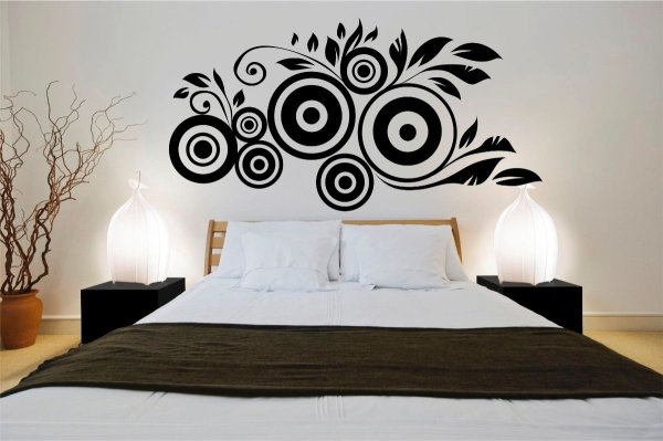 Рисунок на стене двухцветный