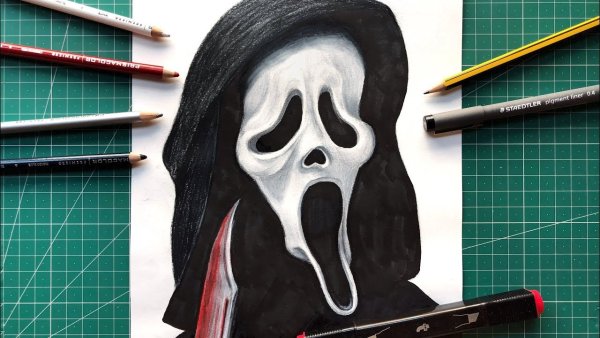 Ghostface улыбается