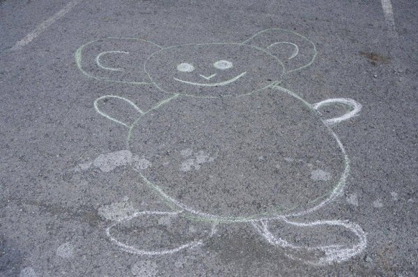 Рисование мелом на асфальте