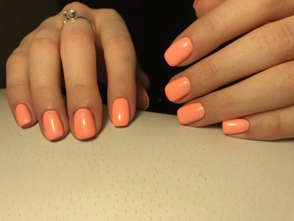 Однотонное покрытие ногтей