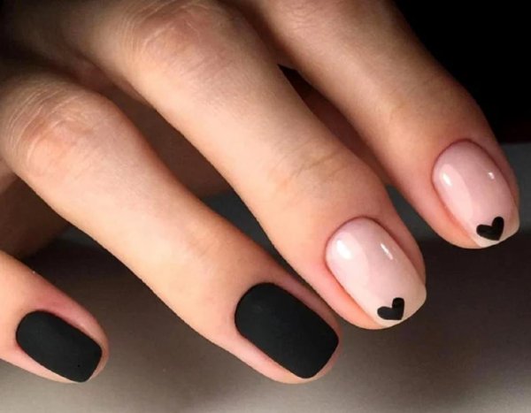 Маникюр на короткие ногти бежевый с черным
