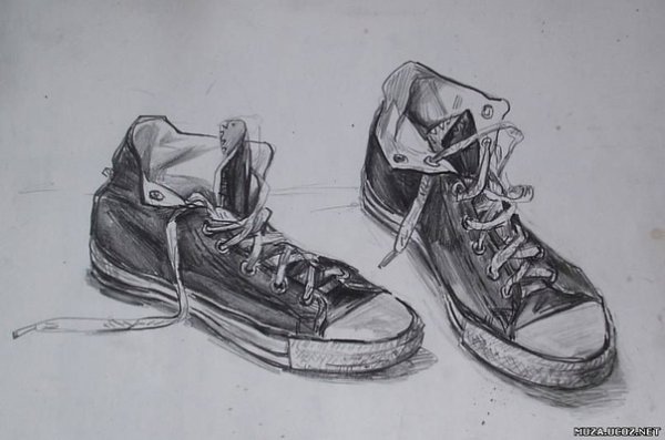 Зарисовки обуви карандашом