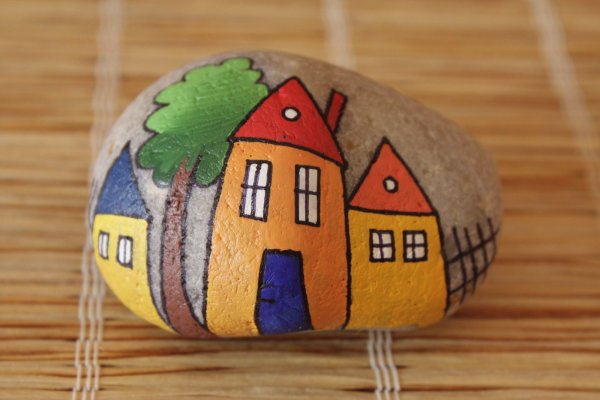 Роспись по камню домики