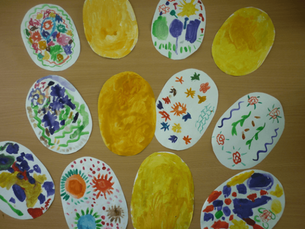 Рисование красками яички простые и золотые