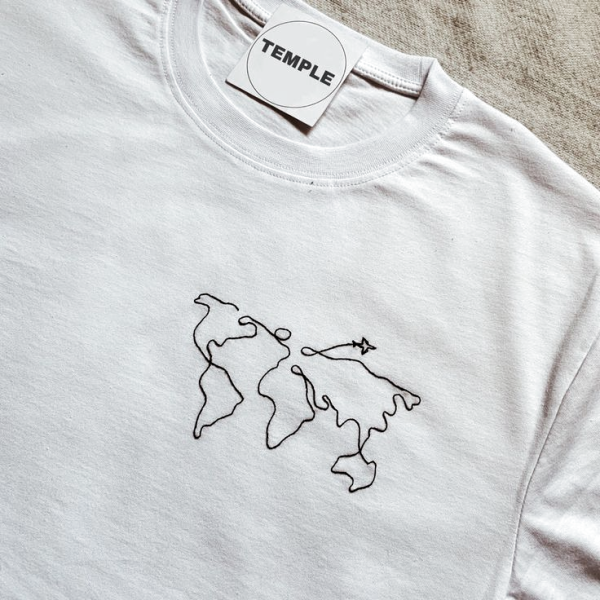 Легкая вышивка на футболке