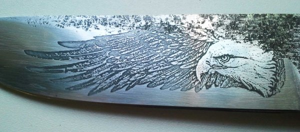 Травленые рисунки на ножах