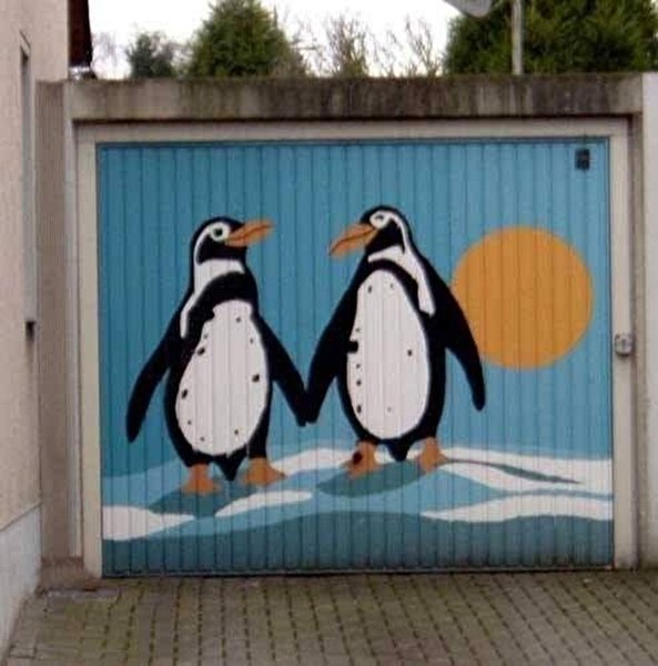 Украшение стен гаража