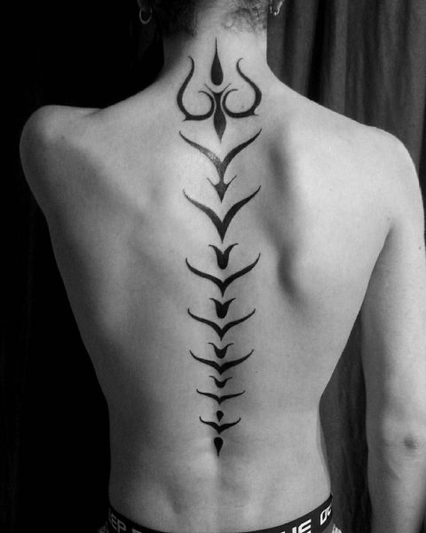 Легкие тату на пояснице