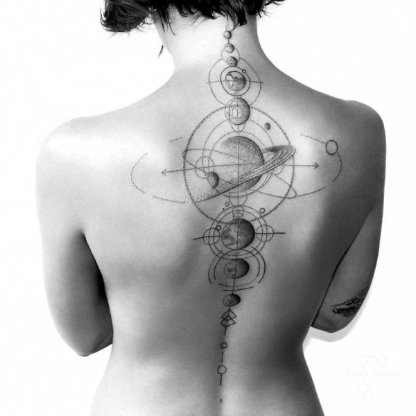 Тату на спине для девушек