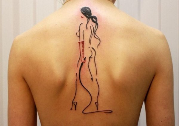 Тату вдоль спины