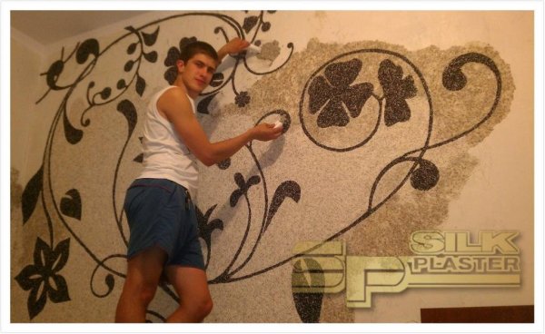 На жидких обоях оригинальный декор