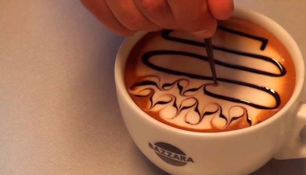 Рисование шоколадом на латте