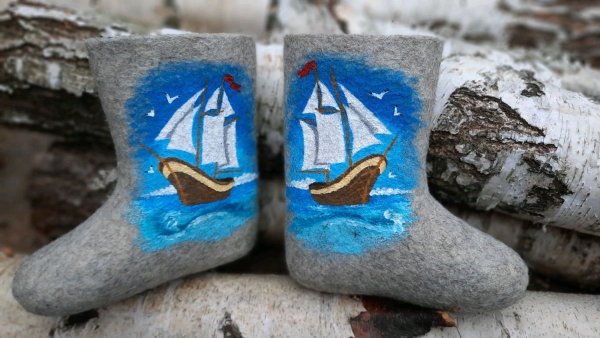 Валенки с вышивкой