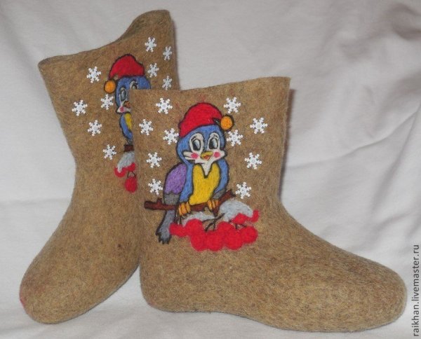 Вышитые валенки