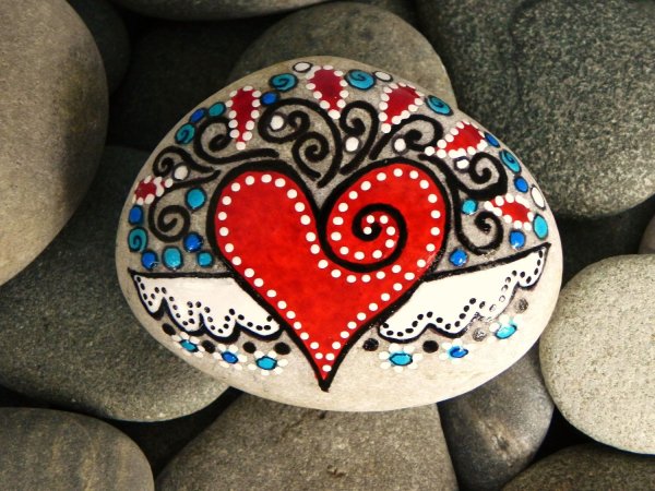 Сувениры рисуем на камнях