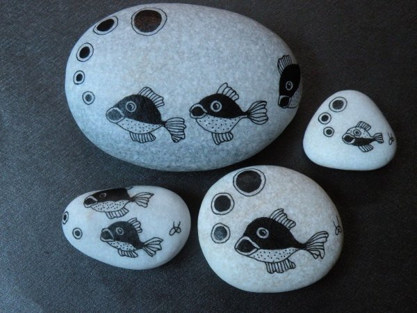 Роспись камней акриловыми красками