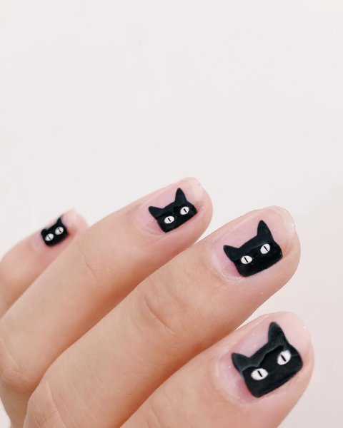 Маникюр с котиками