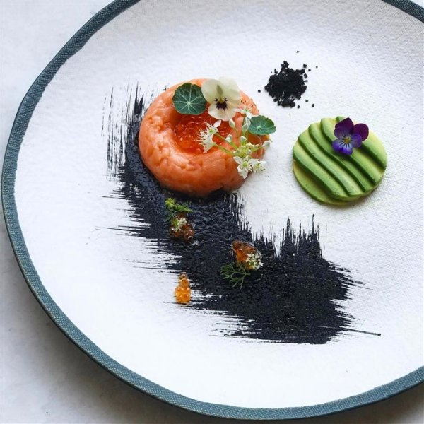 Украшение блюда соусом