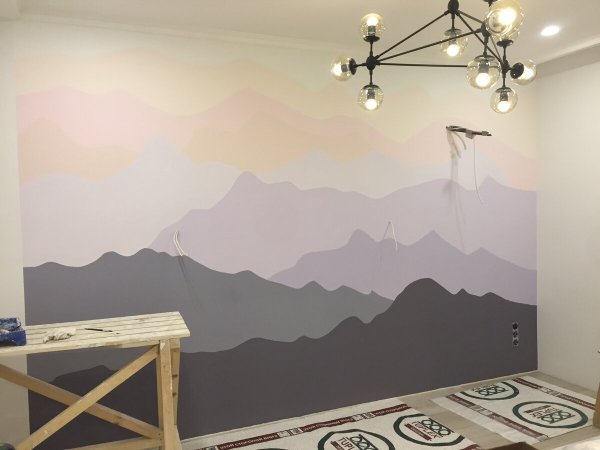 Горы на стене краской