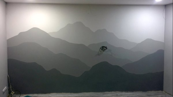 Горы на стене краской