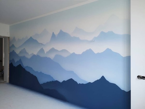 Горы на стене краской