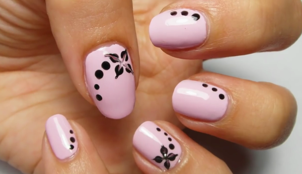 Маникюр красный в горошек