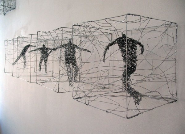 Инсталляция из проволоки