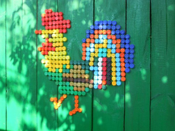 Из пробок от пластиковых бутылок