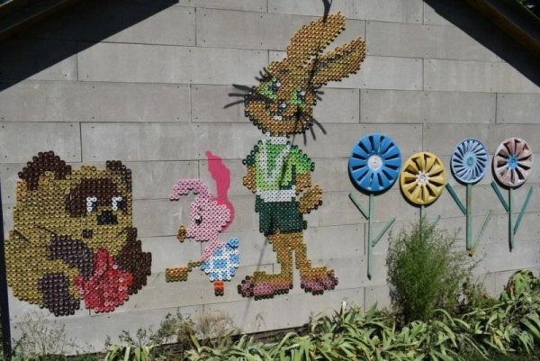 Мозаика из бутылочных пробок