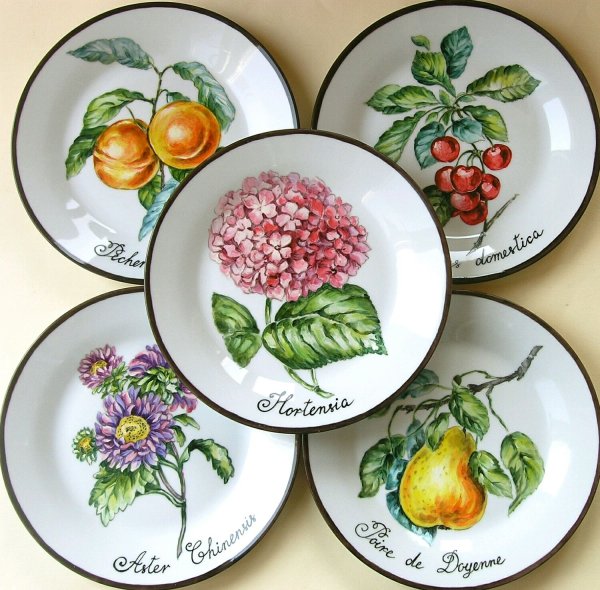Тарелочки с орнаментом