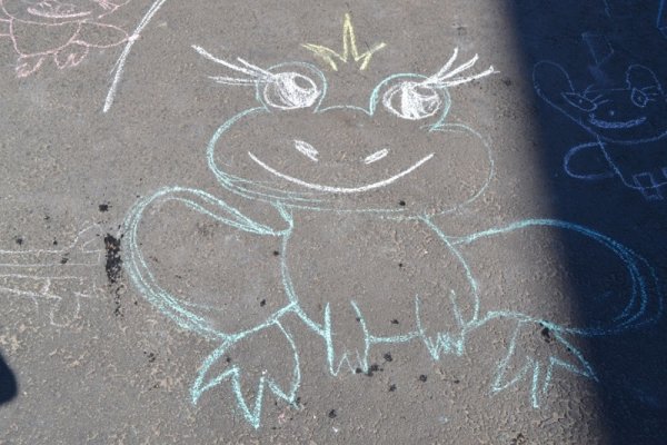 Рисование мелом на асфальте