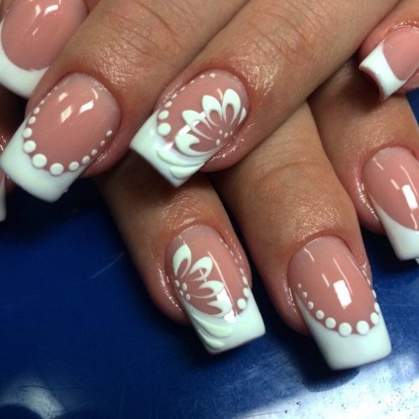 Френч с узором на ногтях