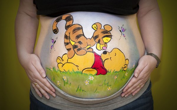 Рисунки на животе у беременных прикольные
