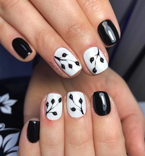 Черные ногти с рисунком