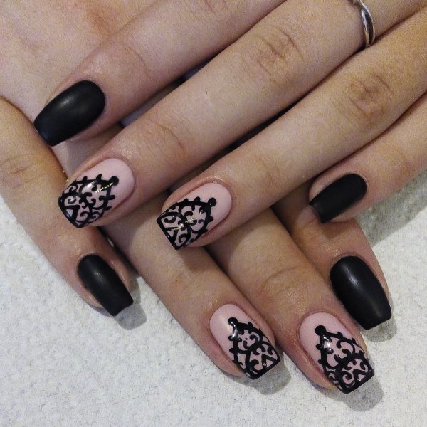 Черно-розовый маникюр легкий