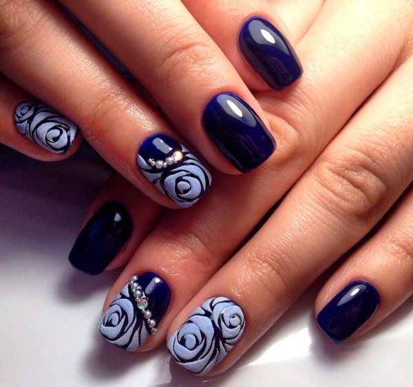 Маникюр черный в белый горошек