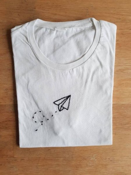 Вышивка нитками на футболке