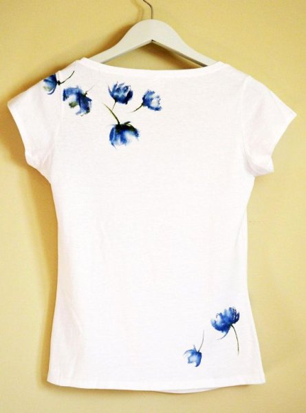 Футболка с вышивкой