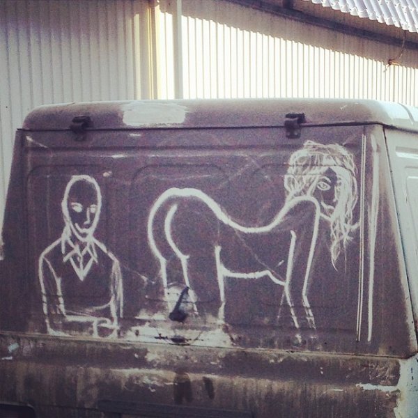 Роспись грязных автомобилей