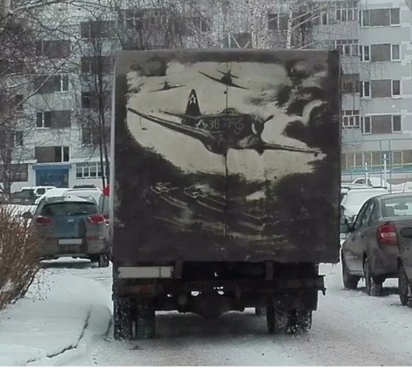Надписи на грязных машинах