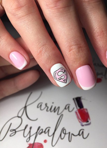 Рисунок на ногте безымянного