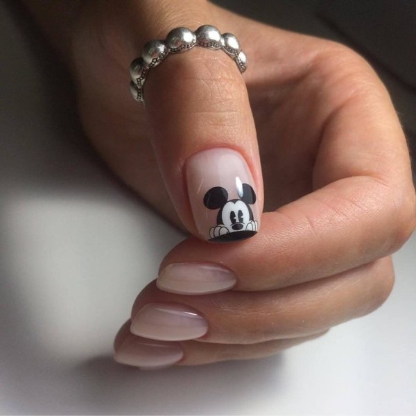 Маникюр Микки Маус 2021