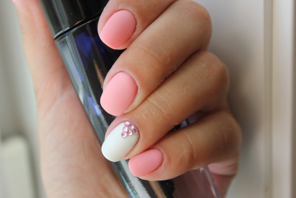 Маникюр однотонный на короткие ногти ши лаком