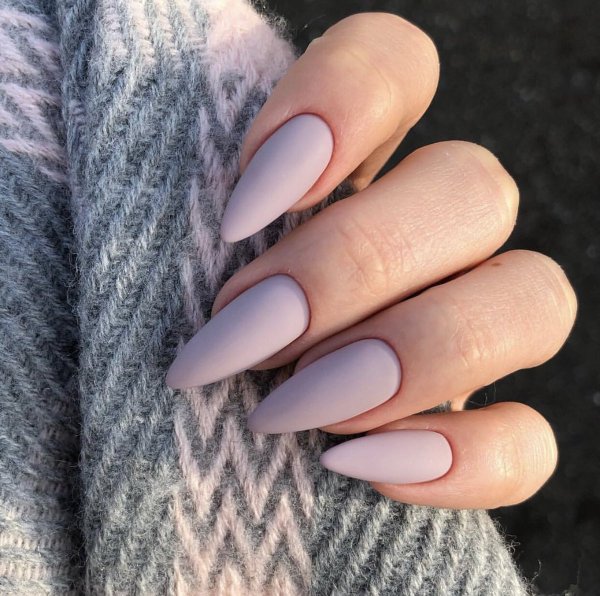 Маникюр на миндальную форму