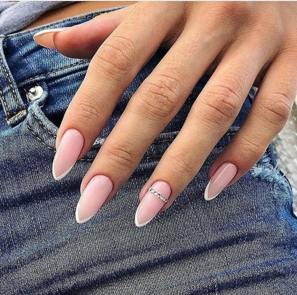 Manikyur BTS миндаль