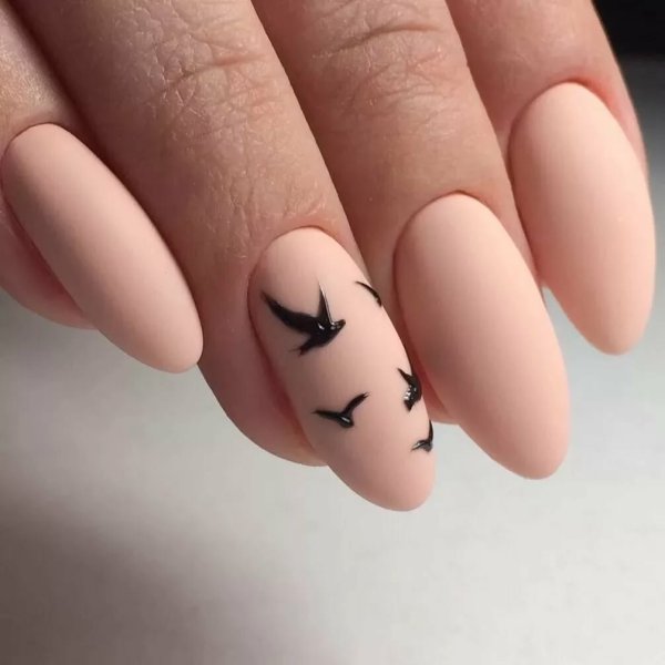 Черный маникюр
