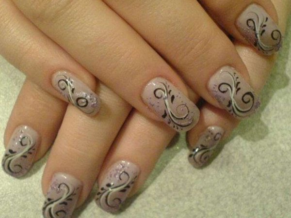 Маникюр френч с завитками